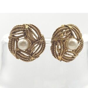 Vintage‎ Gold Tone Faux Pearl Round Clip On Earrings Elegant Classic Jewelry
